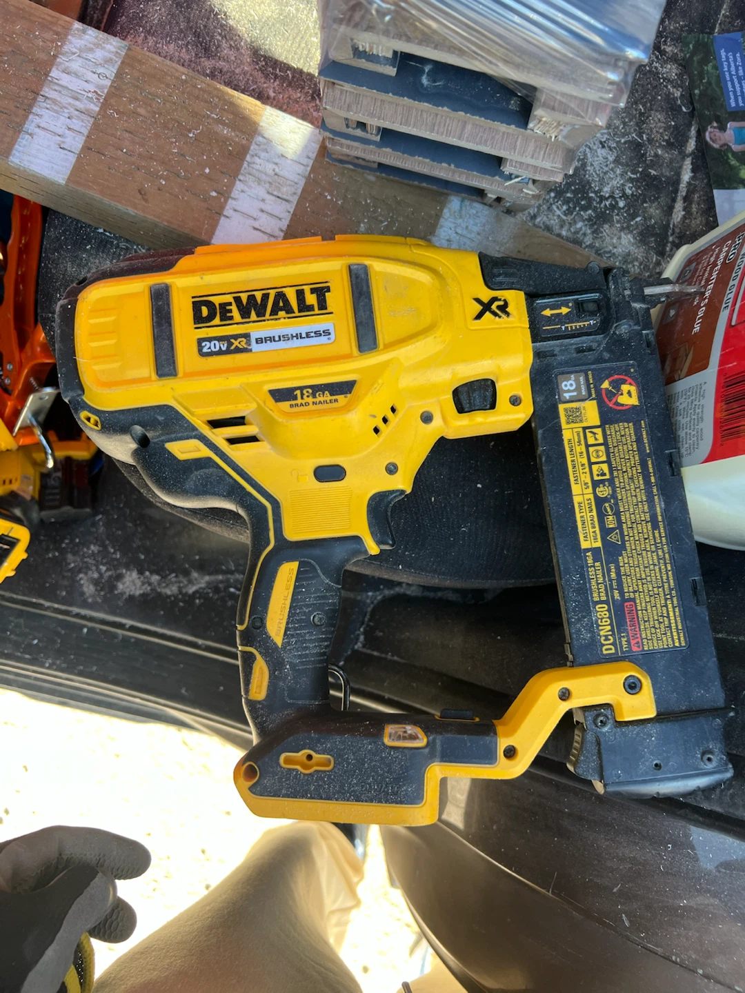 DeWalt 20V XR Brushless 18-Gauge Brad Nailer - photo 3