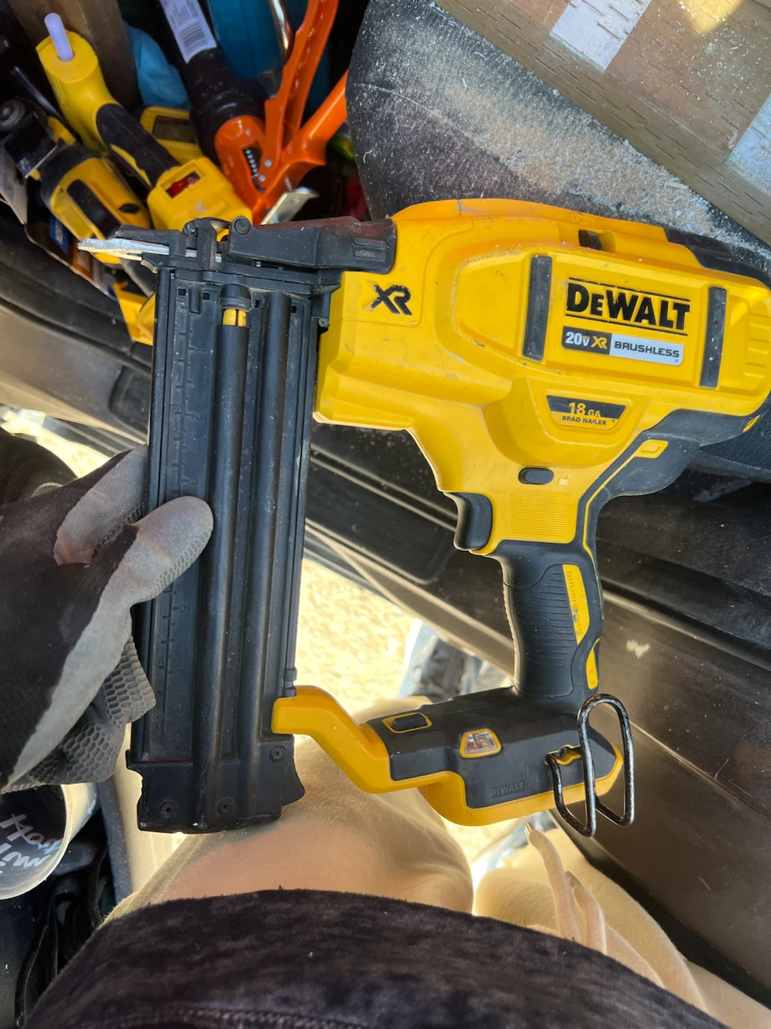 DeWalt 20V XR Brushless 18-Gauge Brad Nailer - photo 4