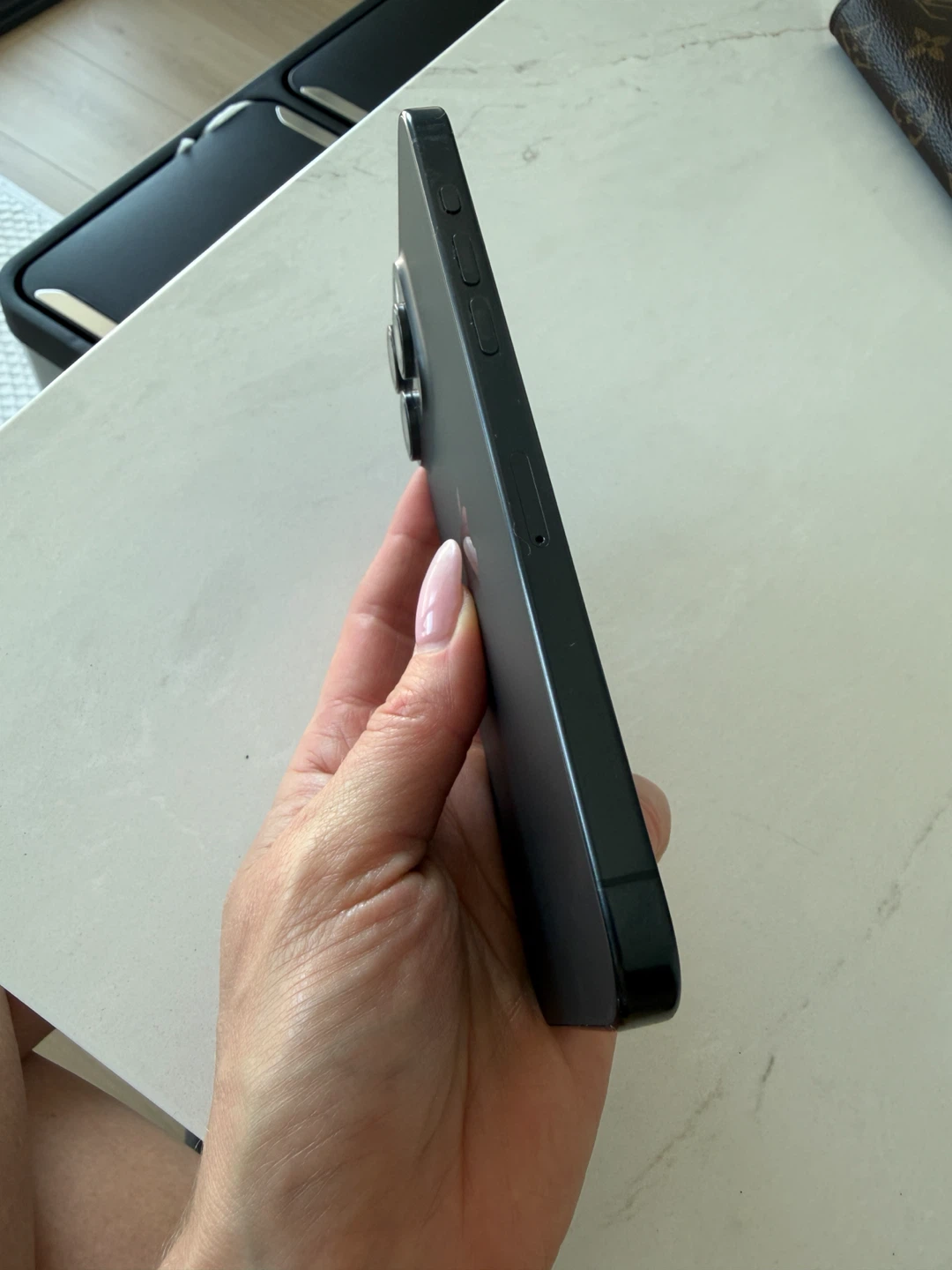 Apple iPhone 15 Pro Max - photo 2
