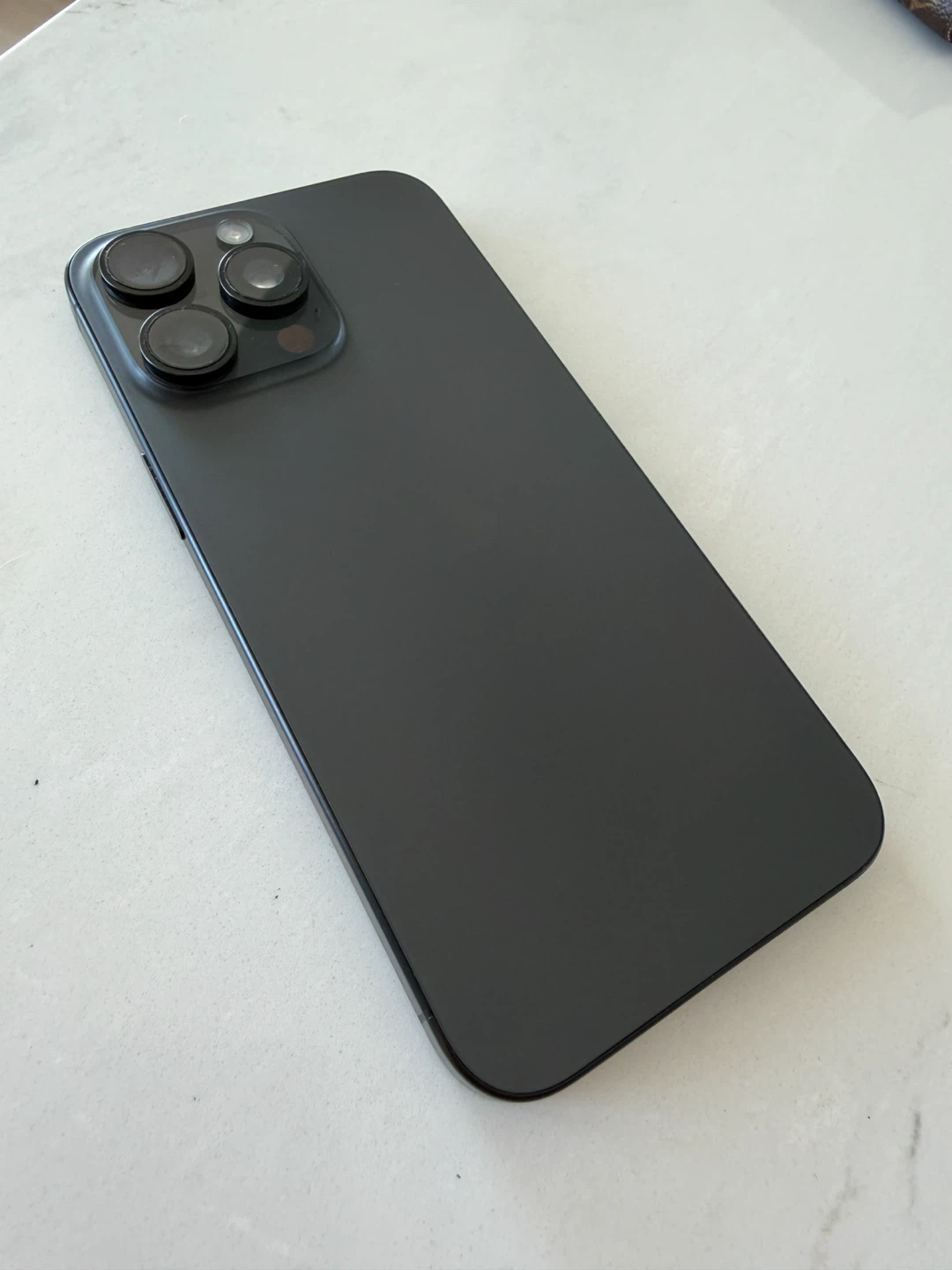 Apple iPhone 15 Pro Max - photo 3