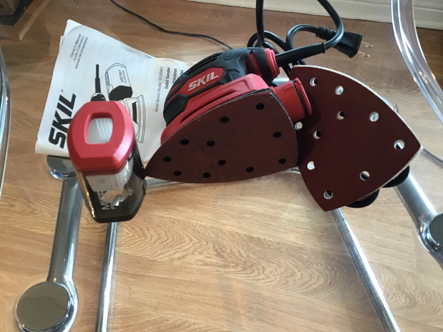 SKIL Detail Sander with Dust Collector and Sandpaper
