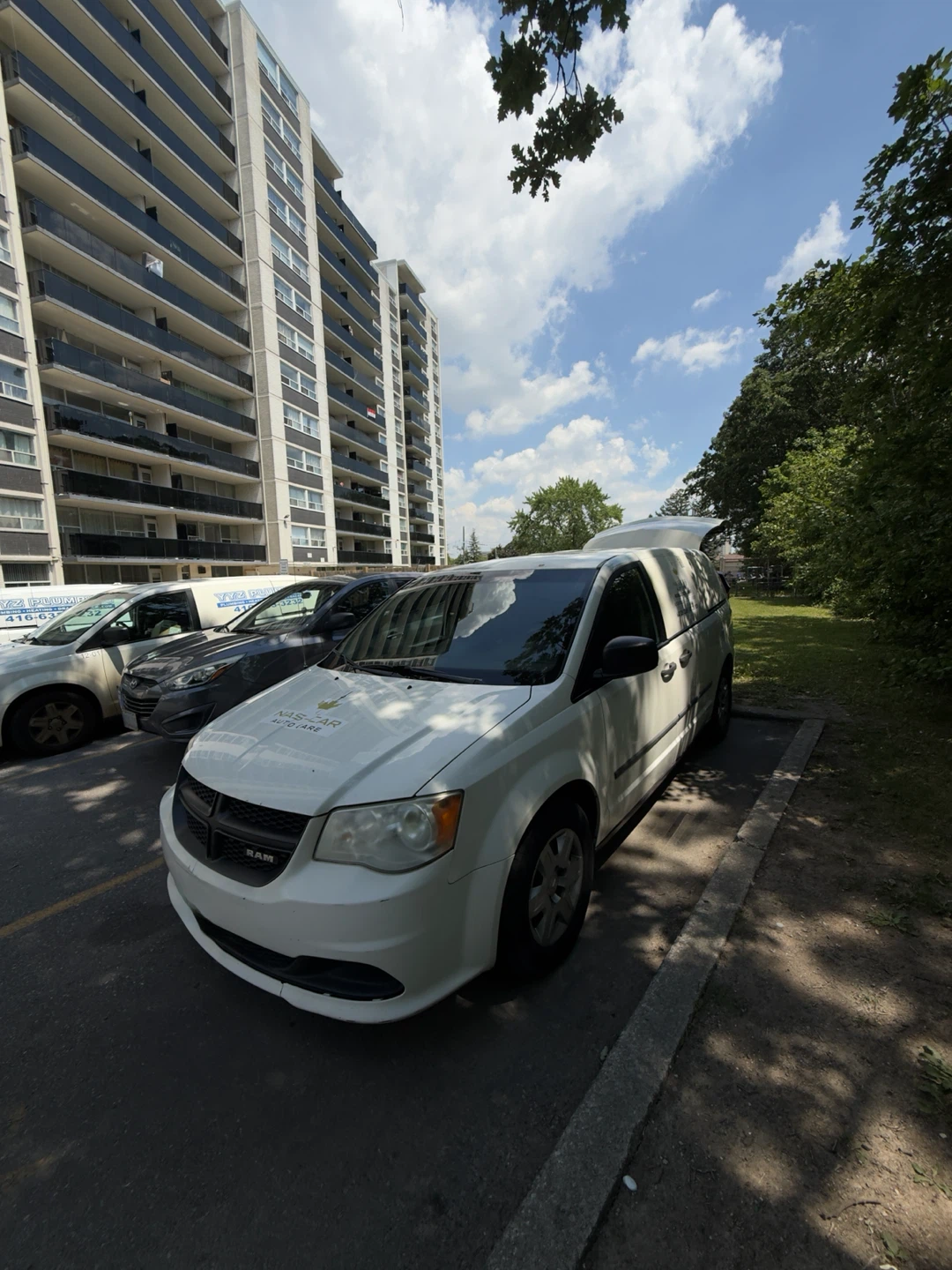 Dodge Grand Caravan Van - photo 2
