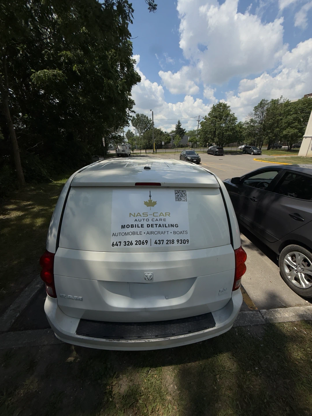 Dodge Grand Caravan Van - photo 3