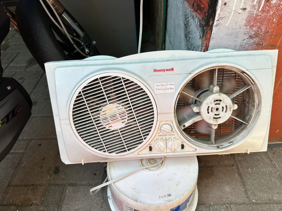 Honeywell Twin Window Fan – Works Great