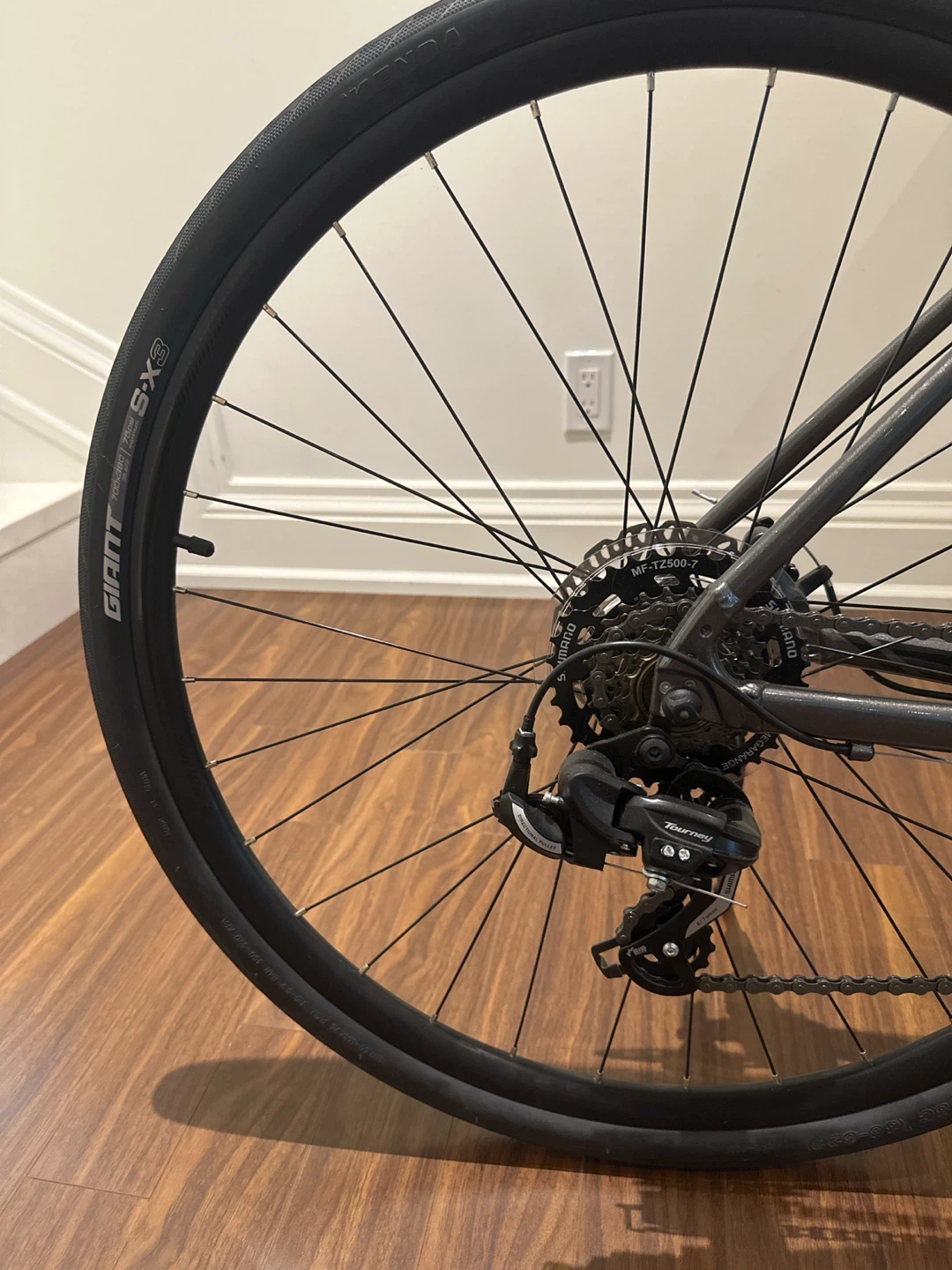 Giant Escape 3 Disc Hybrid Bike - photo 4