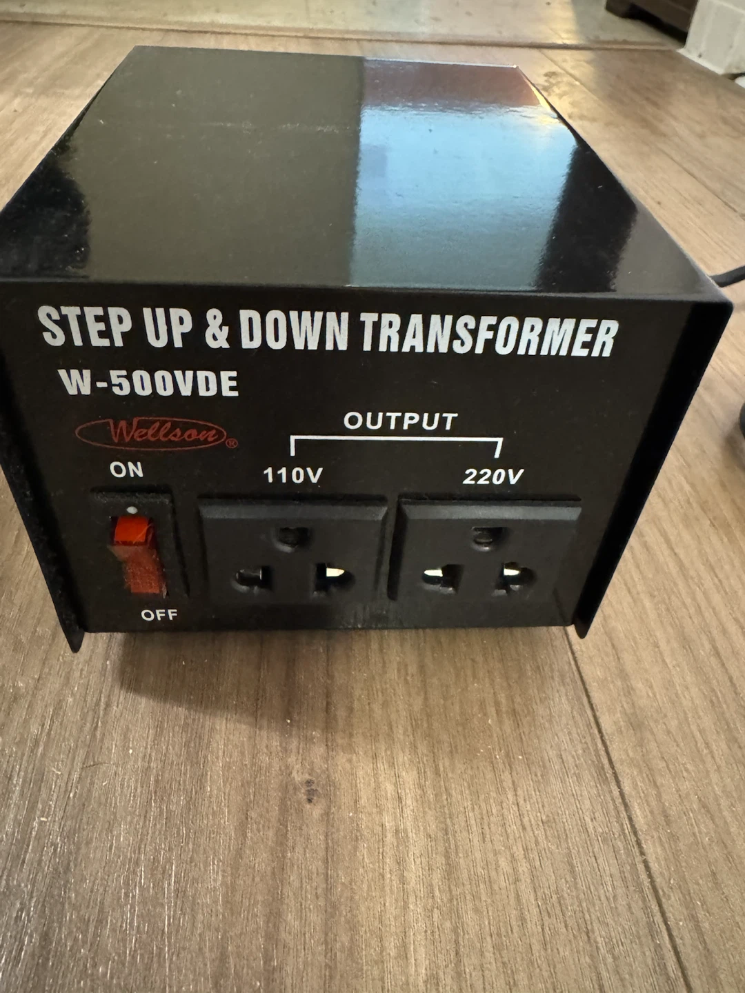 Wellson W-500VDE Step Up & Down Transformer - photo 3