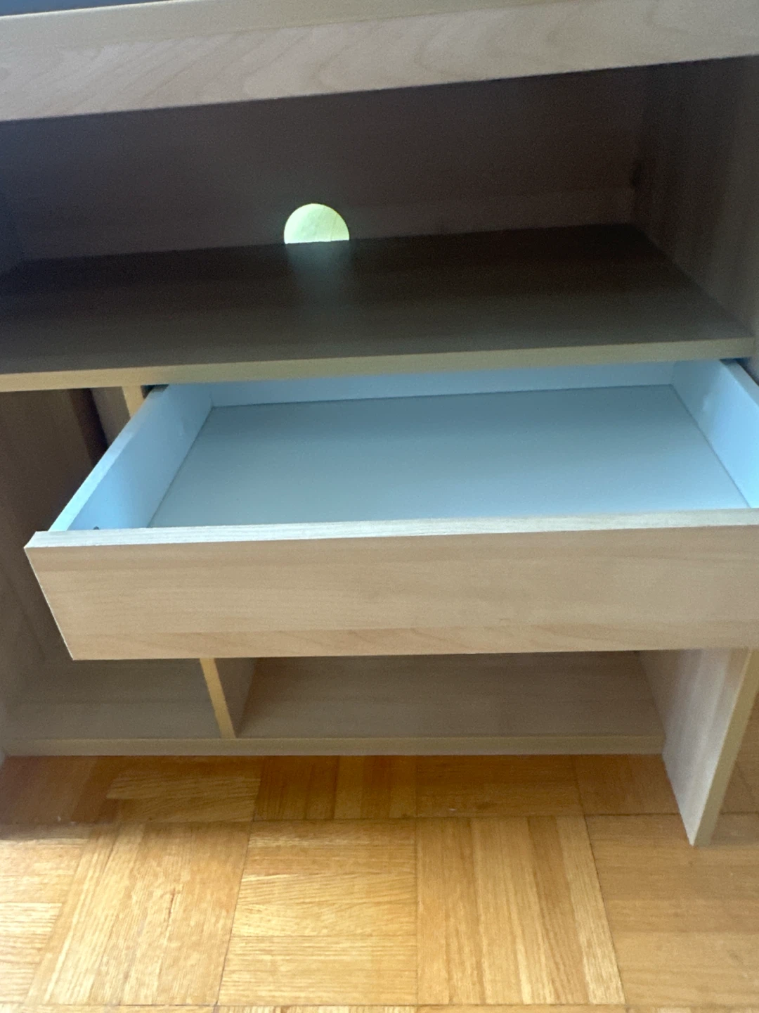 Desk - photo 2