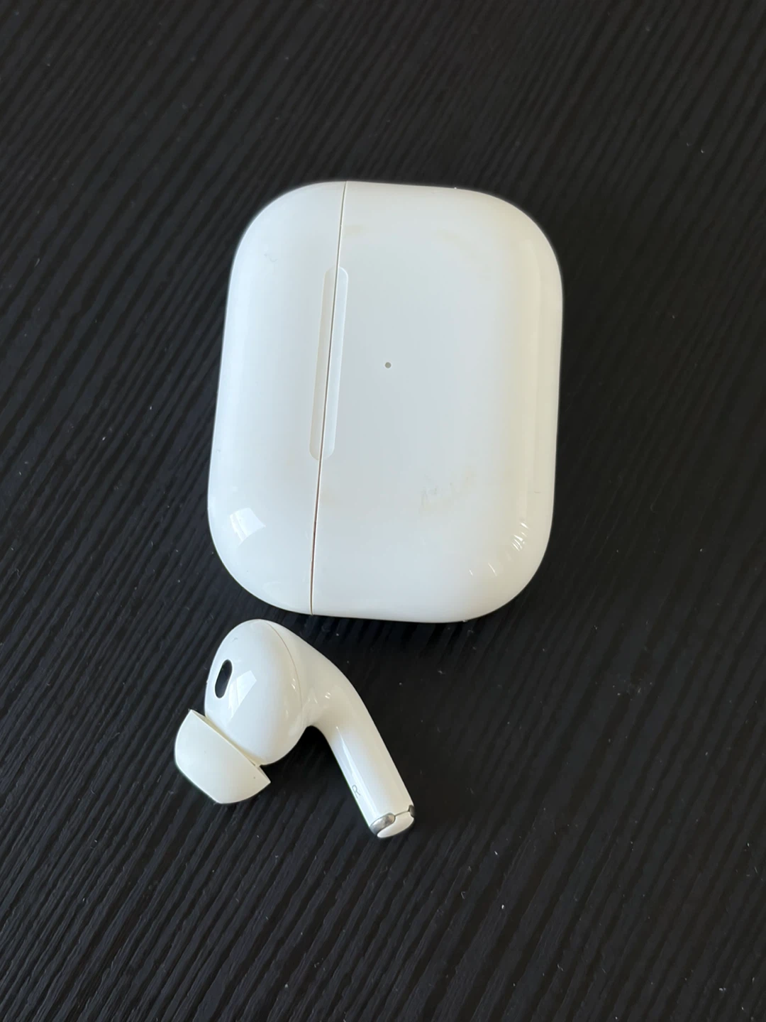 Apple AirPods Pro with Charging Case (only right side)