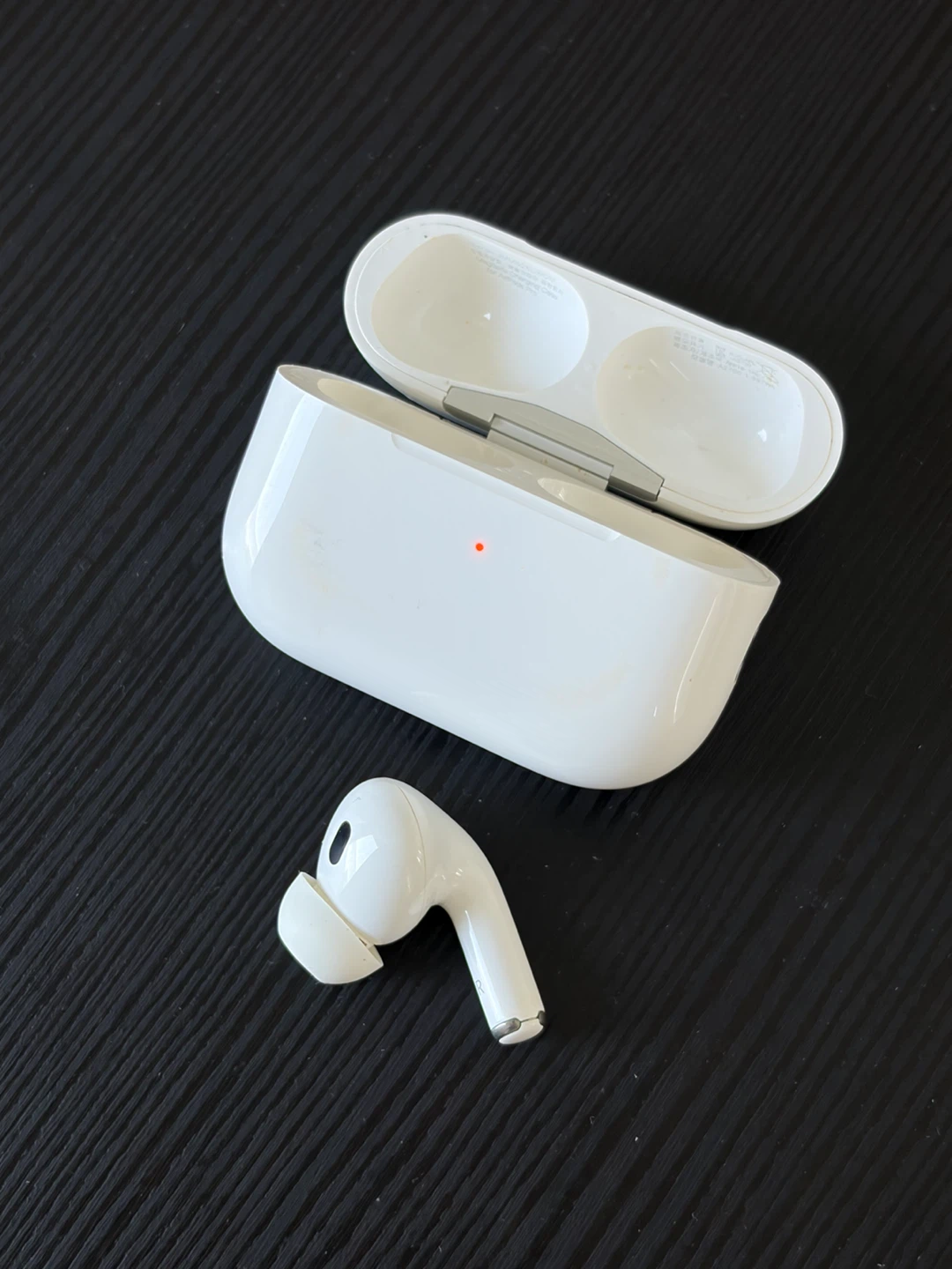 Apple AirPods Pro with Charging Case (only right side) - photo 2