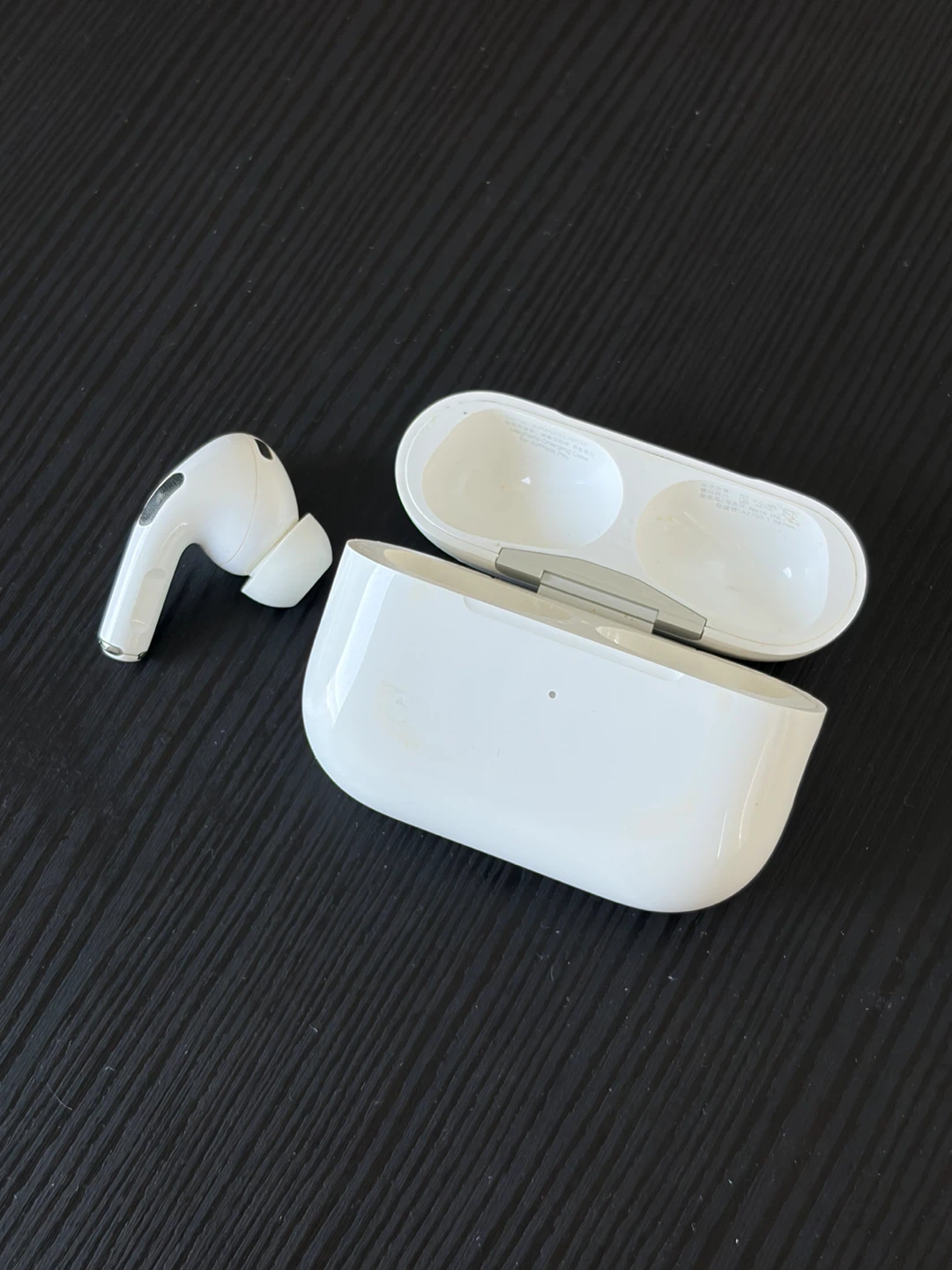 Apple AirPods Pro with Charging Case (only right side) - photo 3