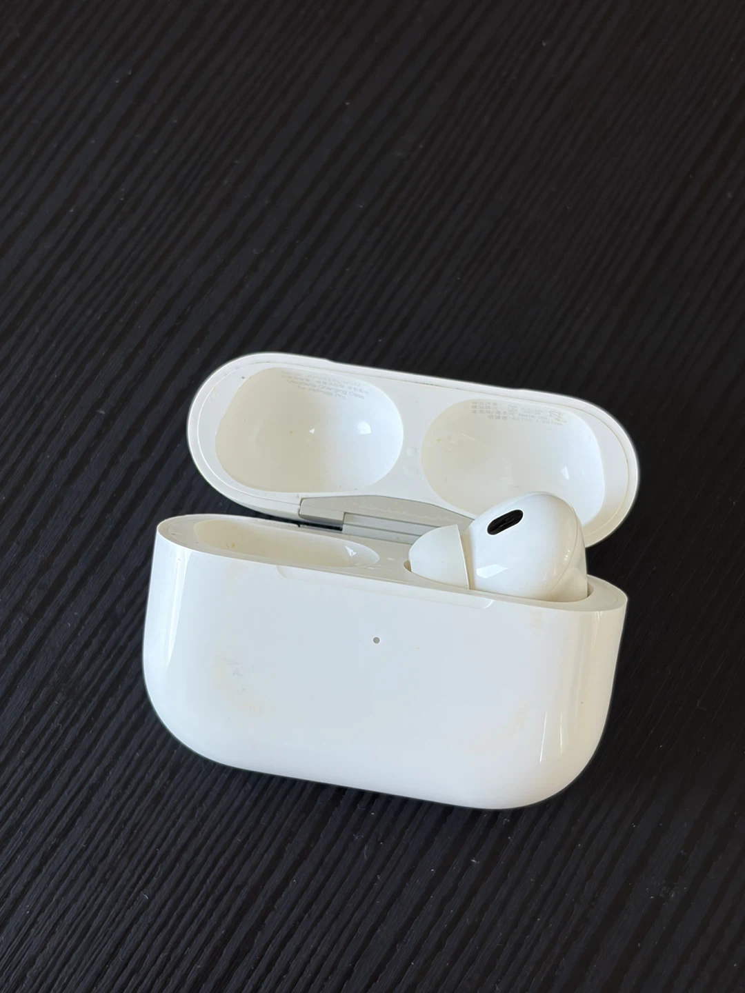 Apple AirPods Pro with Charging Case (only right side) - photo 4