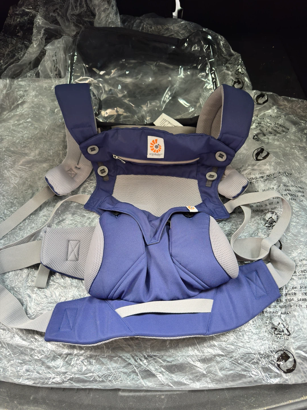 Ergobaby 360 Cool Air Mesh bonus hip carrier feeding pillow