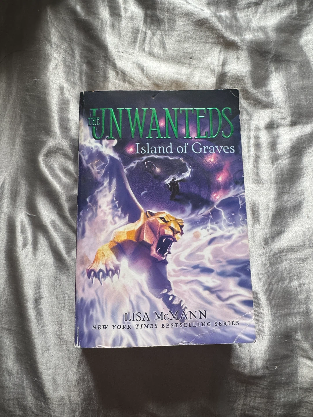 The Unwanteds: Island of Graves by Lisa McMann