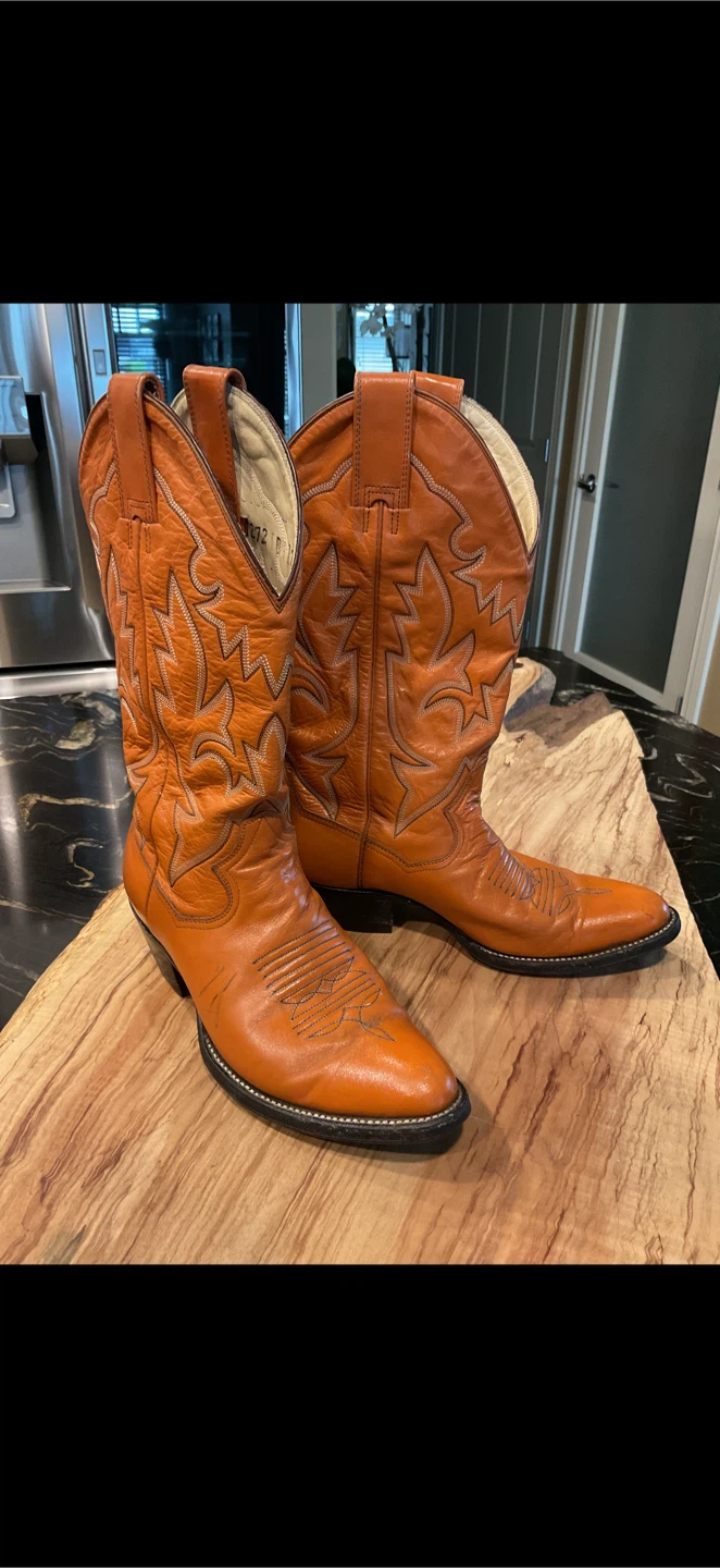 VINTAGE “MONTANA BRAND”  COWBOY BOOTS MENS 7.5/LADIES 8.5/9 $95 - photo 4