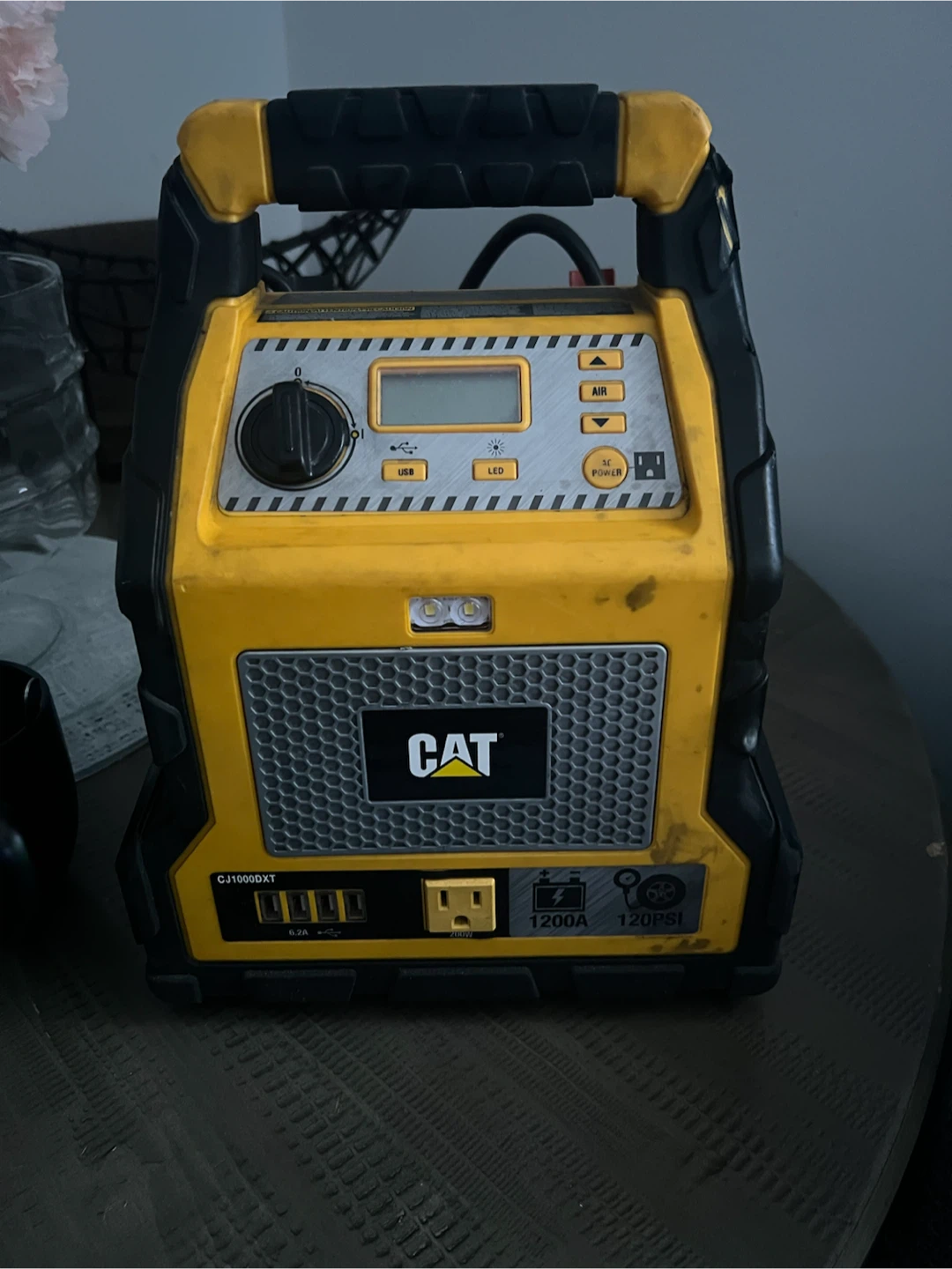 CAT CJ10000XT Jump Starter with Air Compressor