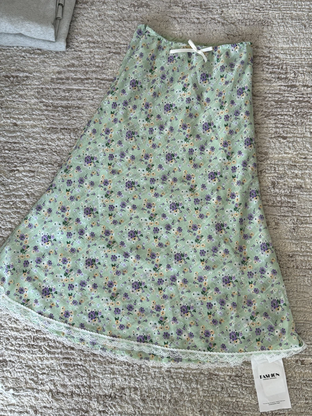 Cute Green Floral Print Midi Skirt with Lace Trim - photo 3