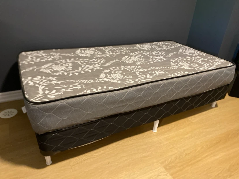 Single Mattress With Box Spring BARELY USED . - photo 2