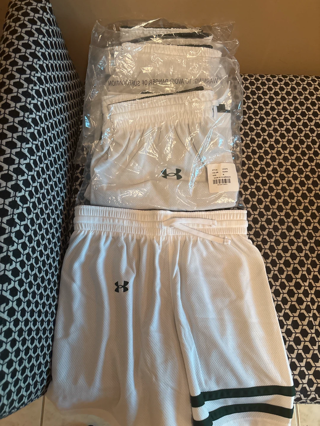 Under Armour Men's White Basketball Shorts - Size M