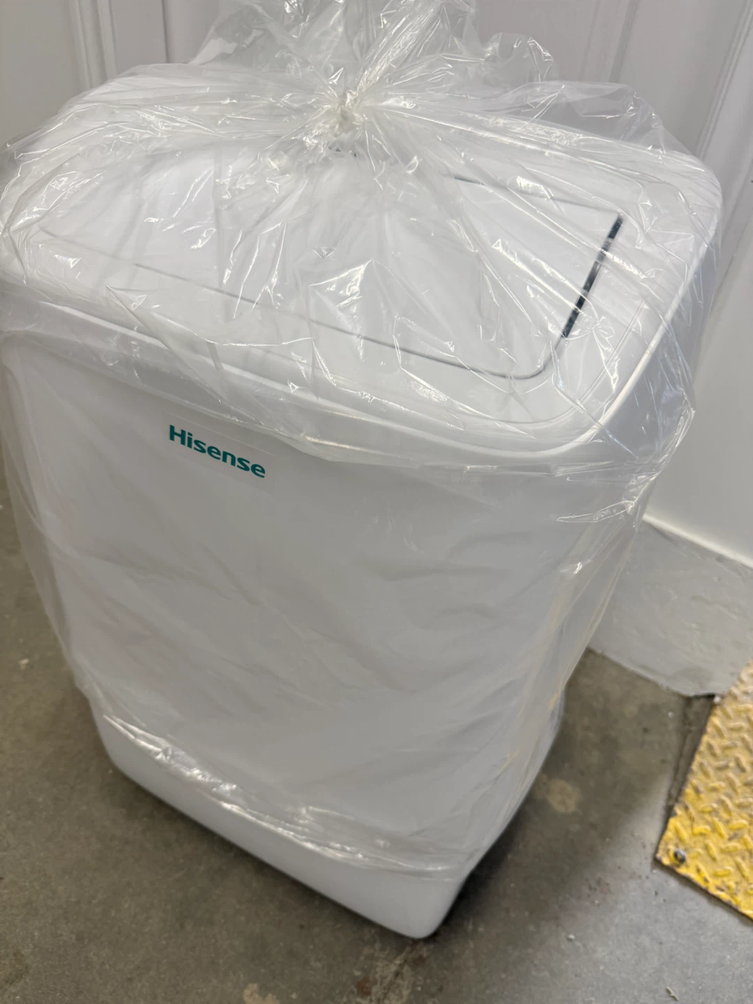 Hisense Portable Air Conditioner - photo 2