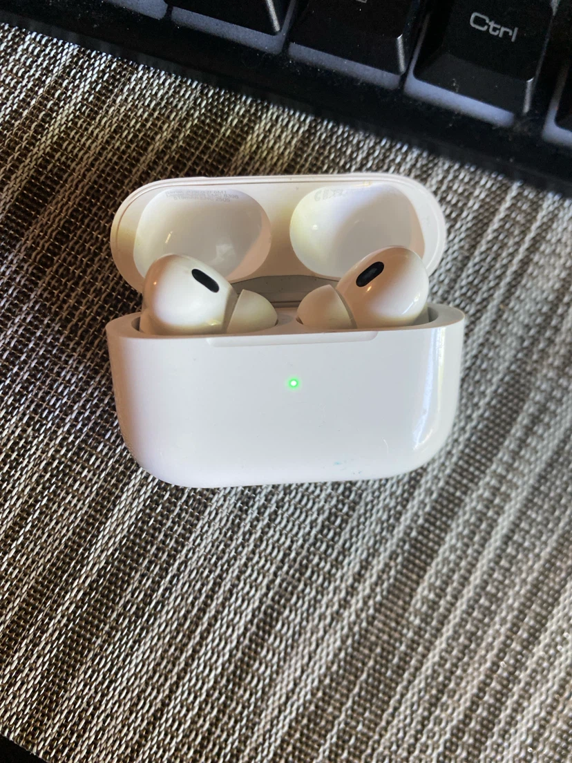 Apple AirPods Pro (2nd generation) - photo 2