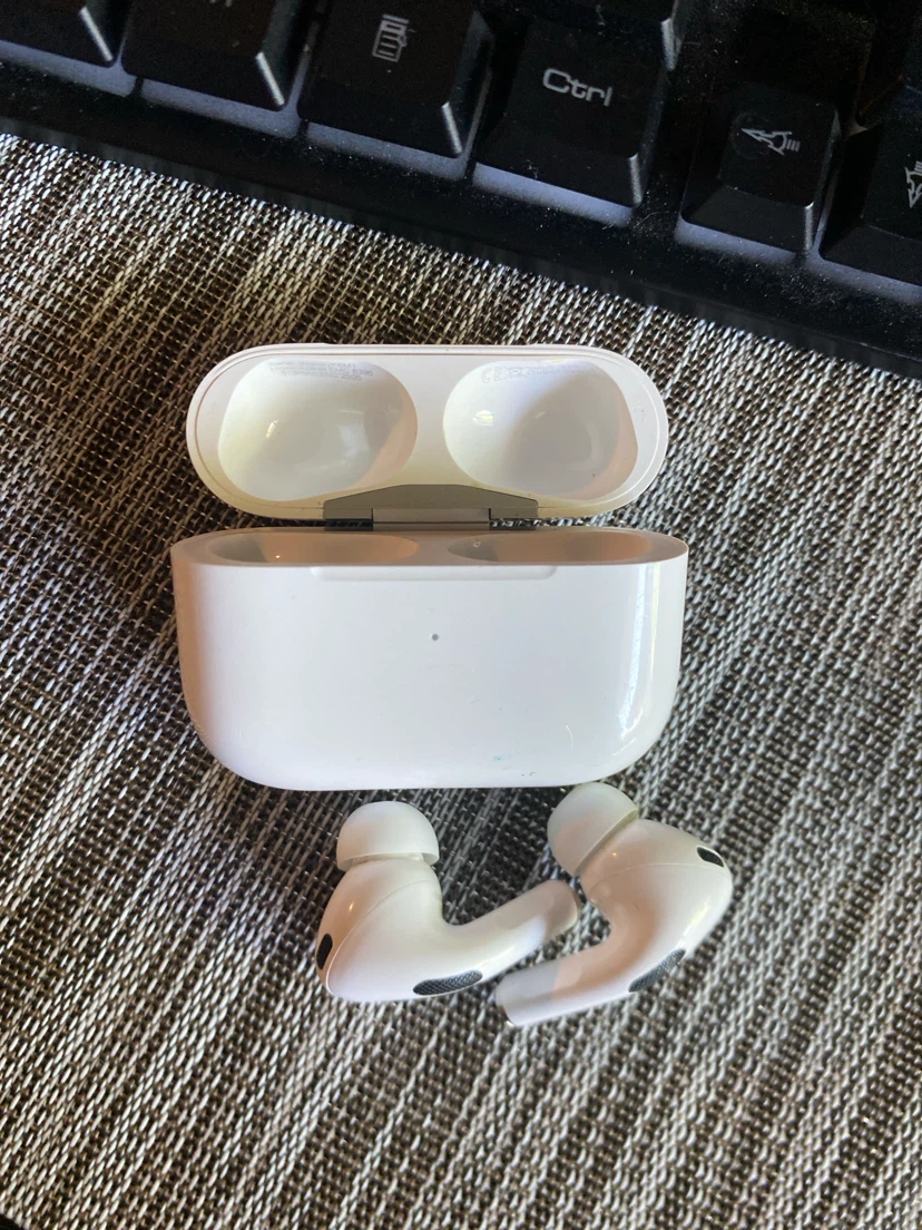 Apple AirPods Pro (2nd generation) - photo 3