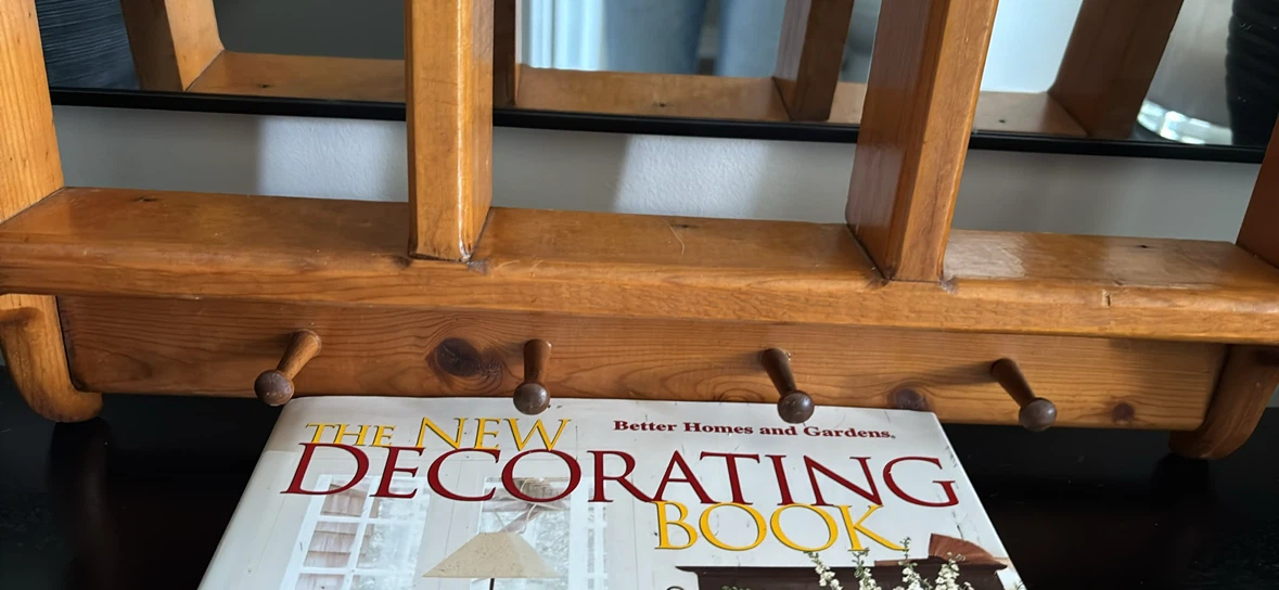 Wooden Wall Shelf with Heart Detail - photo 2