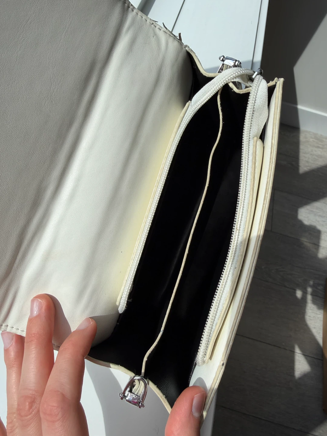 White Quilted Handbag with Chain Strap - photo 4