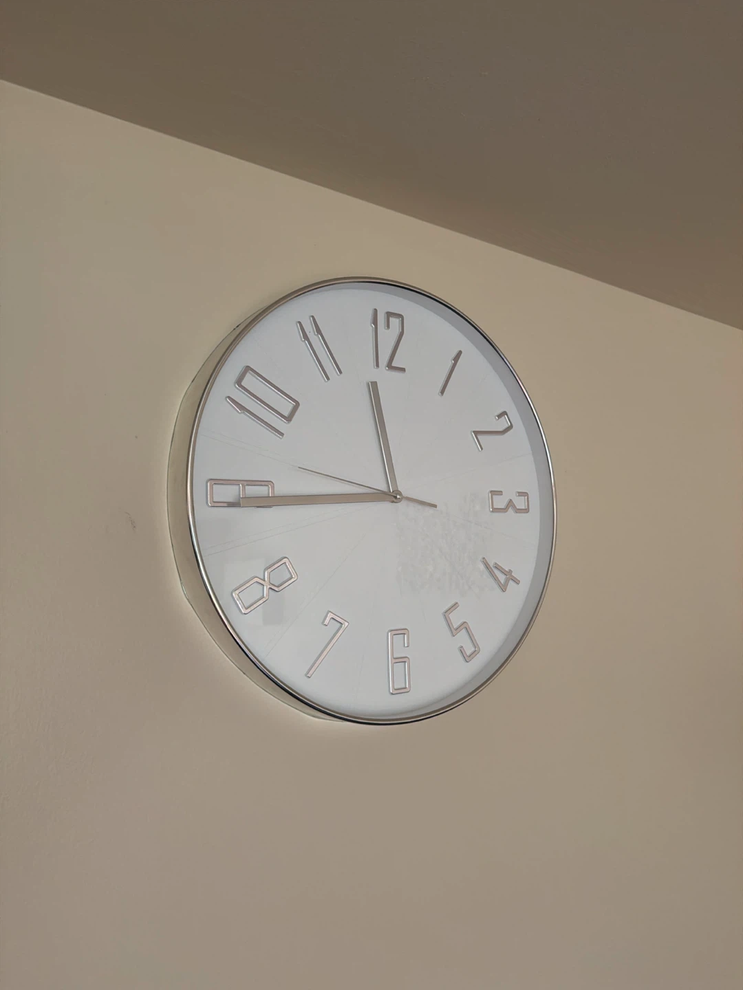 Modern Wall Clock - Silver & White