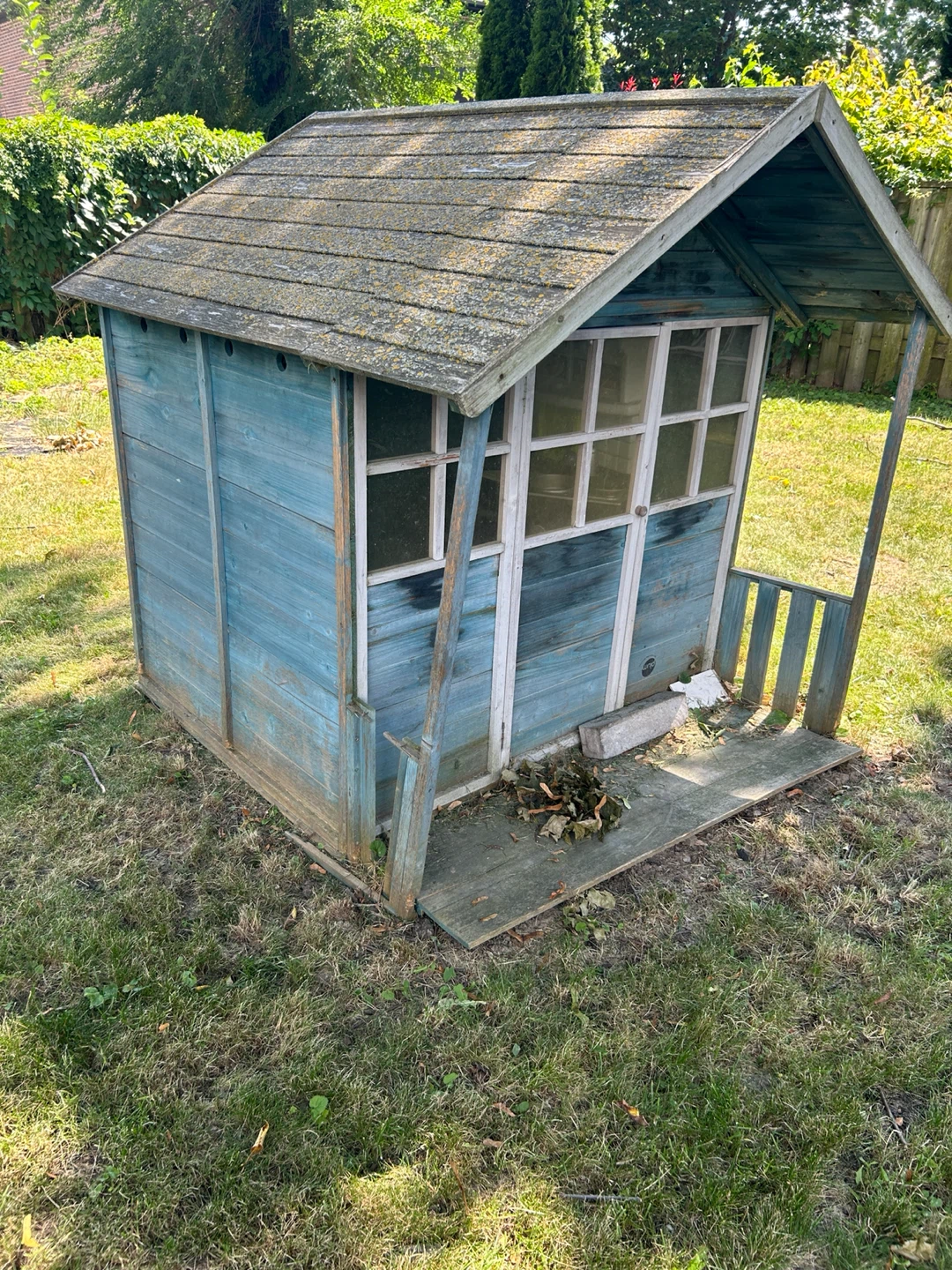 DIY opportunity - FREE wooden play house