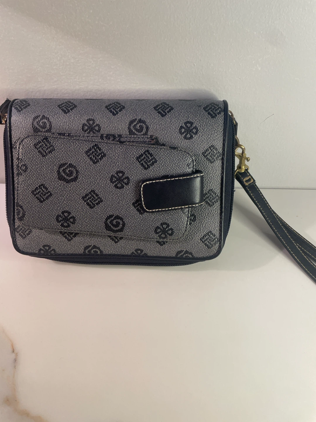 Black and Grey Patterned Wallet Organizer