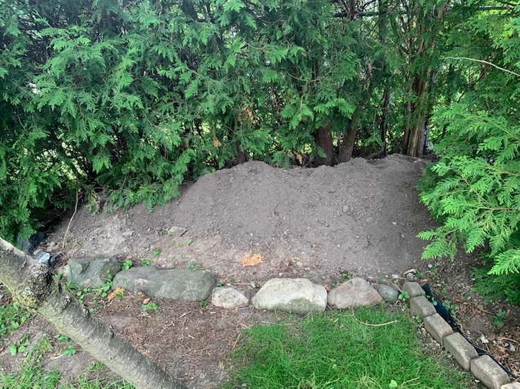 Free Garden Soil  (Pick up only)