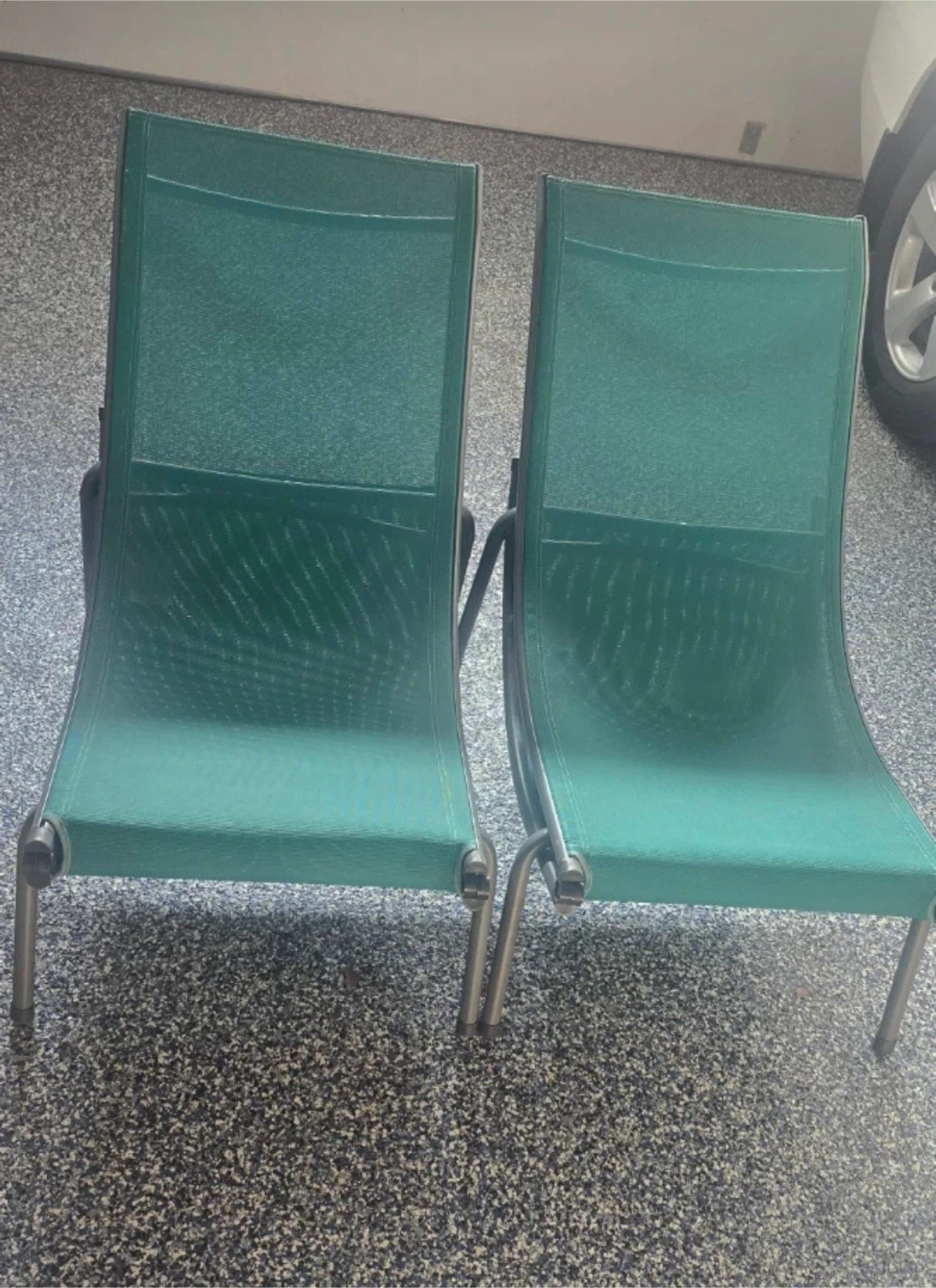 Pair of Green Patio Lounger Chairs - photo 2