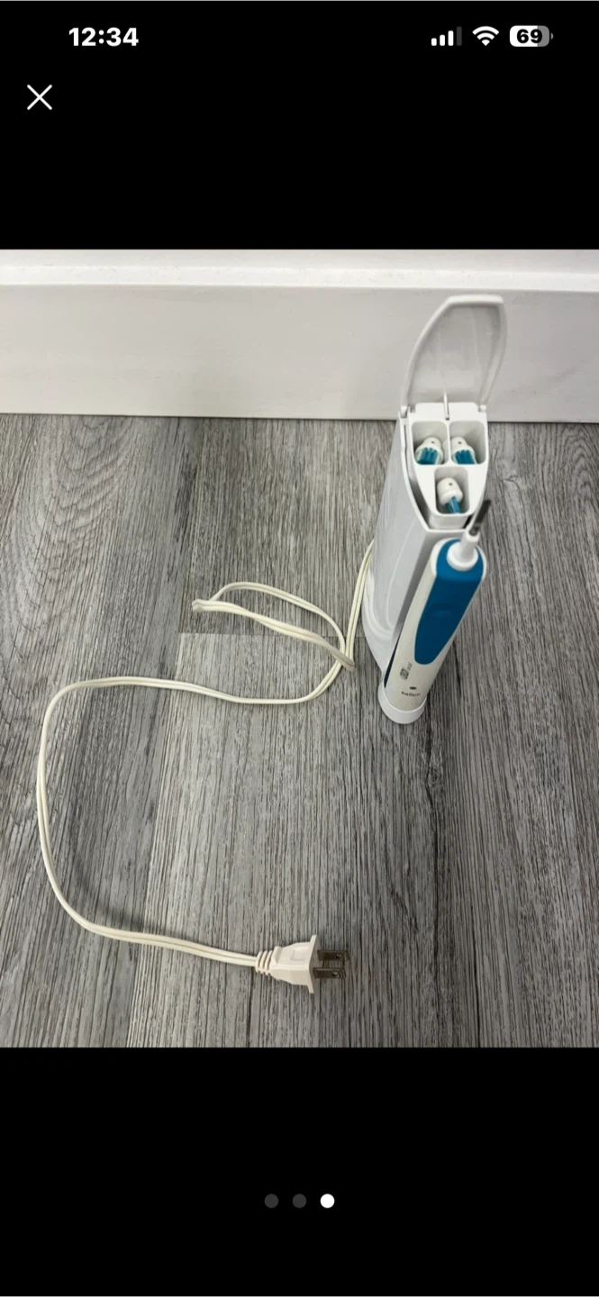 Braun Oral-B Electric Toothbrush with Charger and Brush Heads