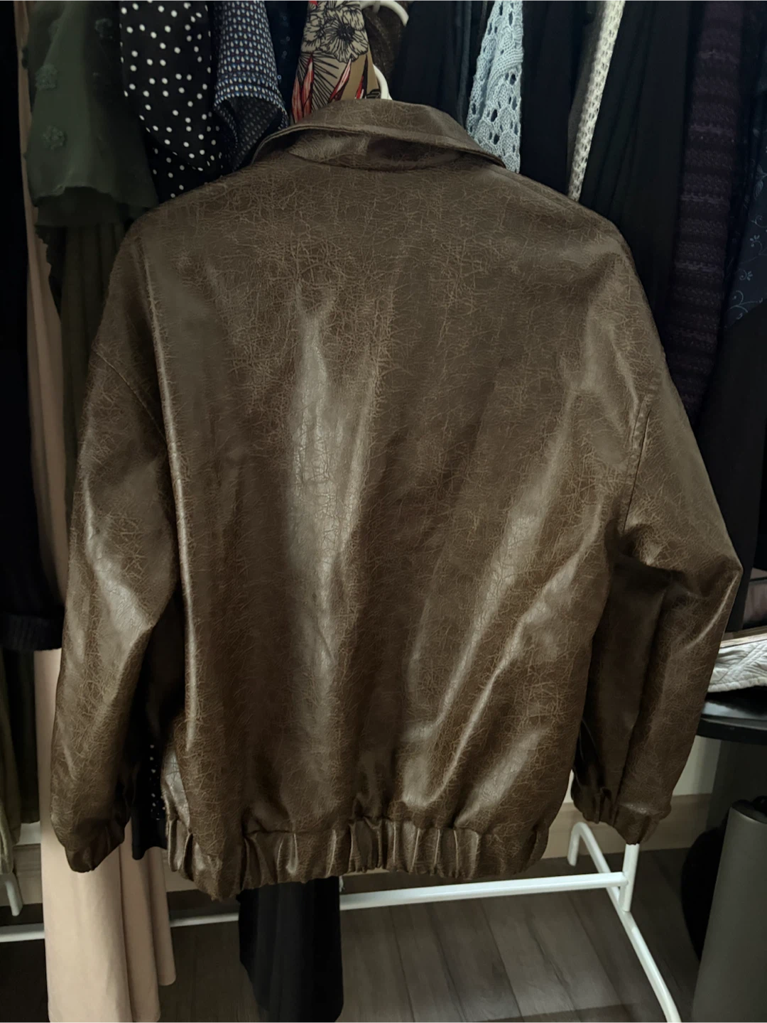 Brown leather jacket - photo 3