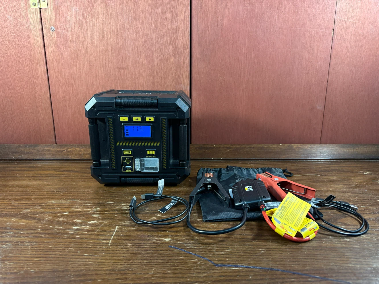 CAT 1750A Portable Lithium Power Station Jump Starter