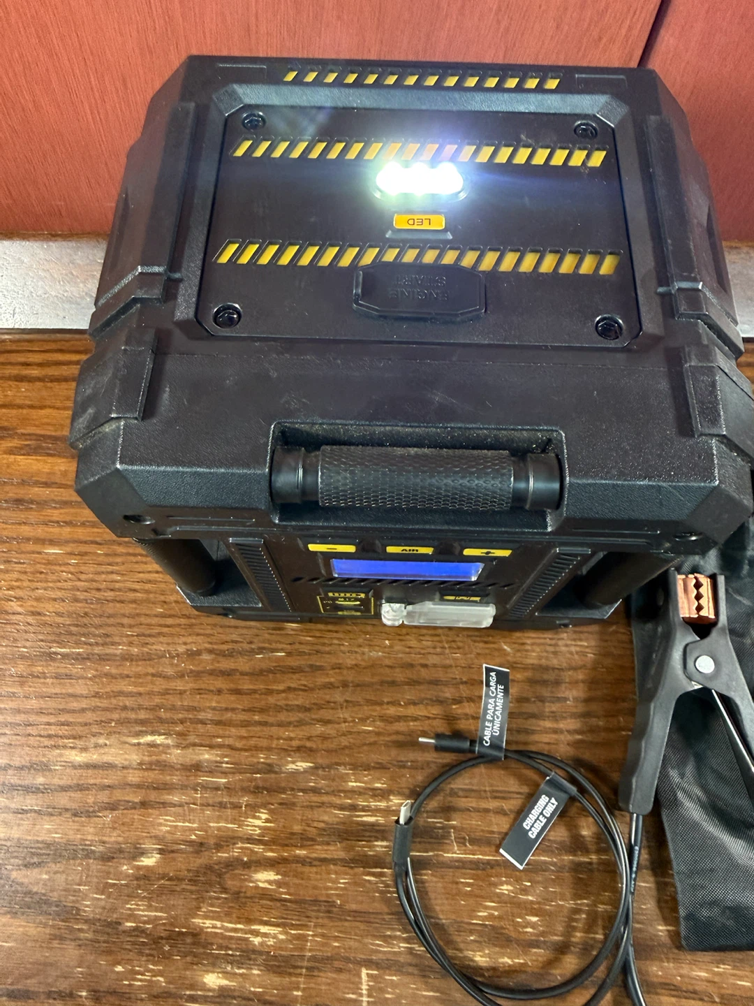 CAT 1750A Portable Lithium Power Station Jump Starter - photo 4