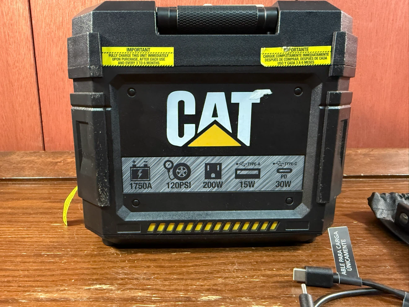 CAT 1750A Portable Lithium Power Station Jump Starter - photo 5
