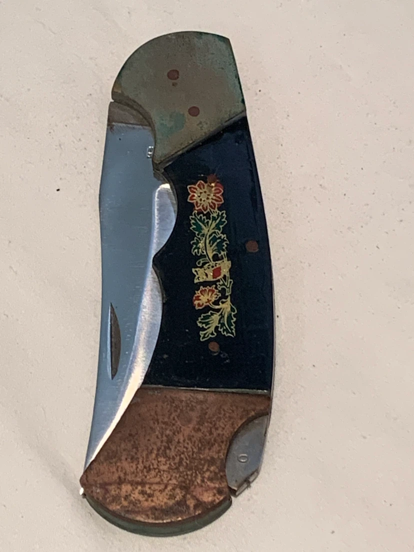 Folding pocket knife with decorative floral inlay - photo 2