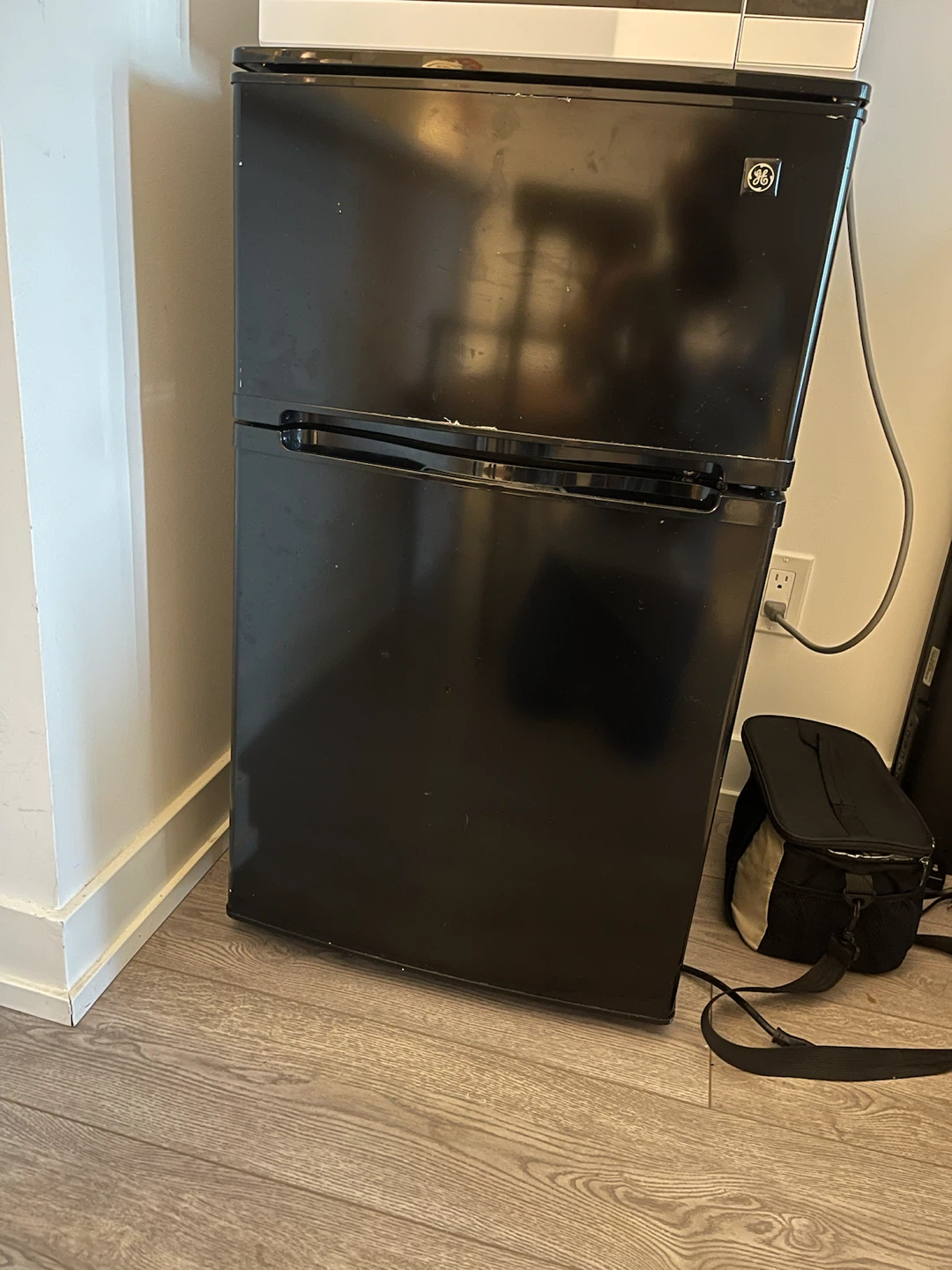 GE Mini Fridge - photo 3