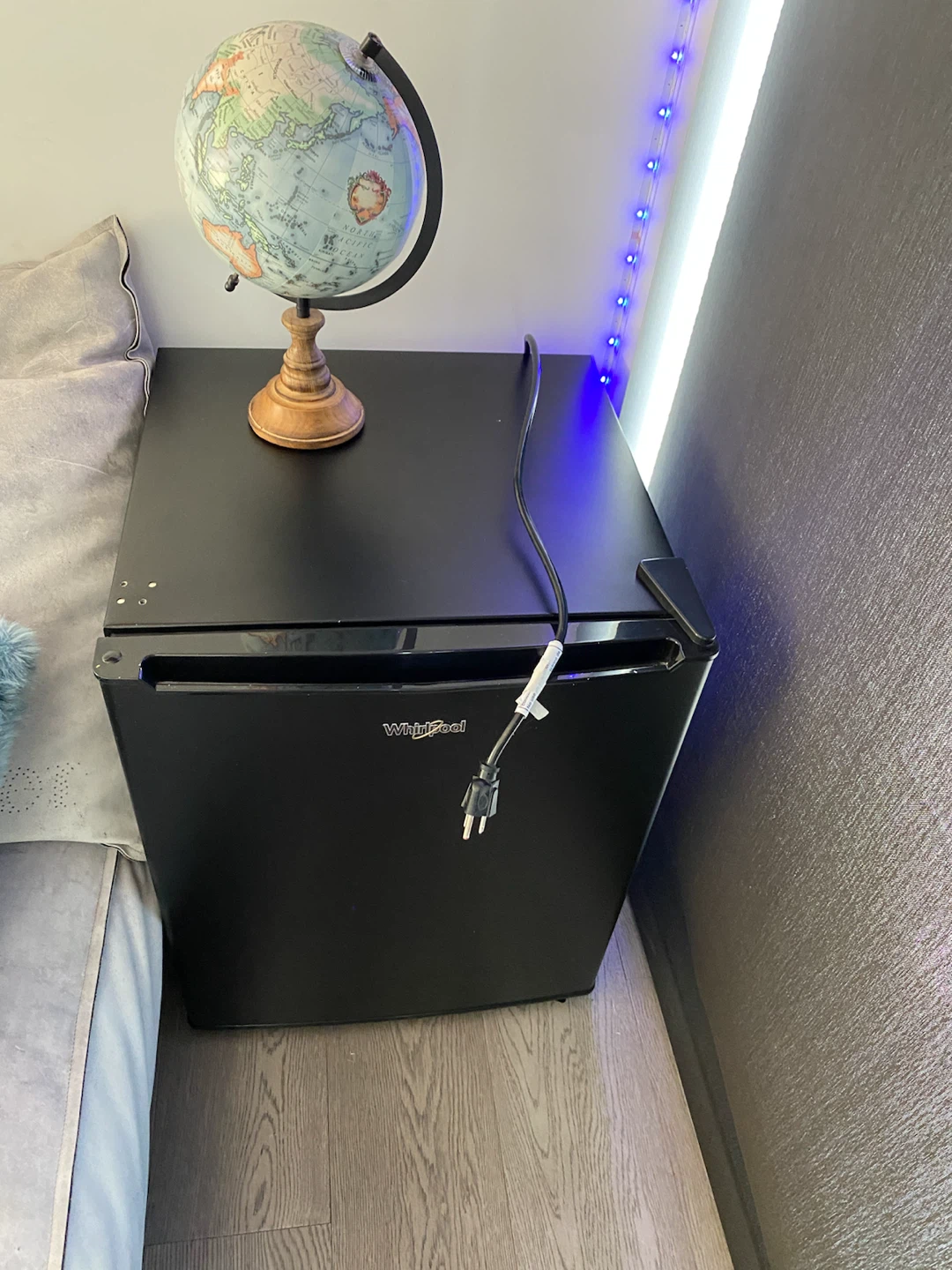 Whirlpool Mini Fridge - photo 3