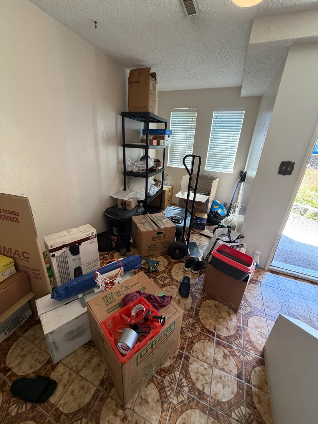 🎉 MULTI-FAMILY GARAGE SALE! 🎉