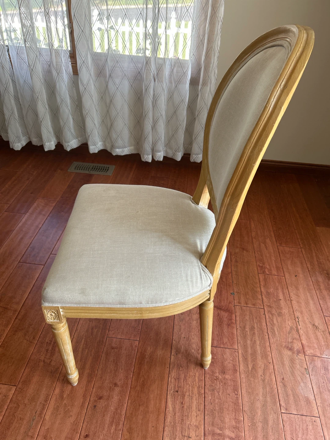 Ornate Accent Chair - Neutral Linen Upholstery - photo 2