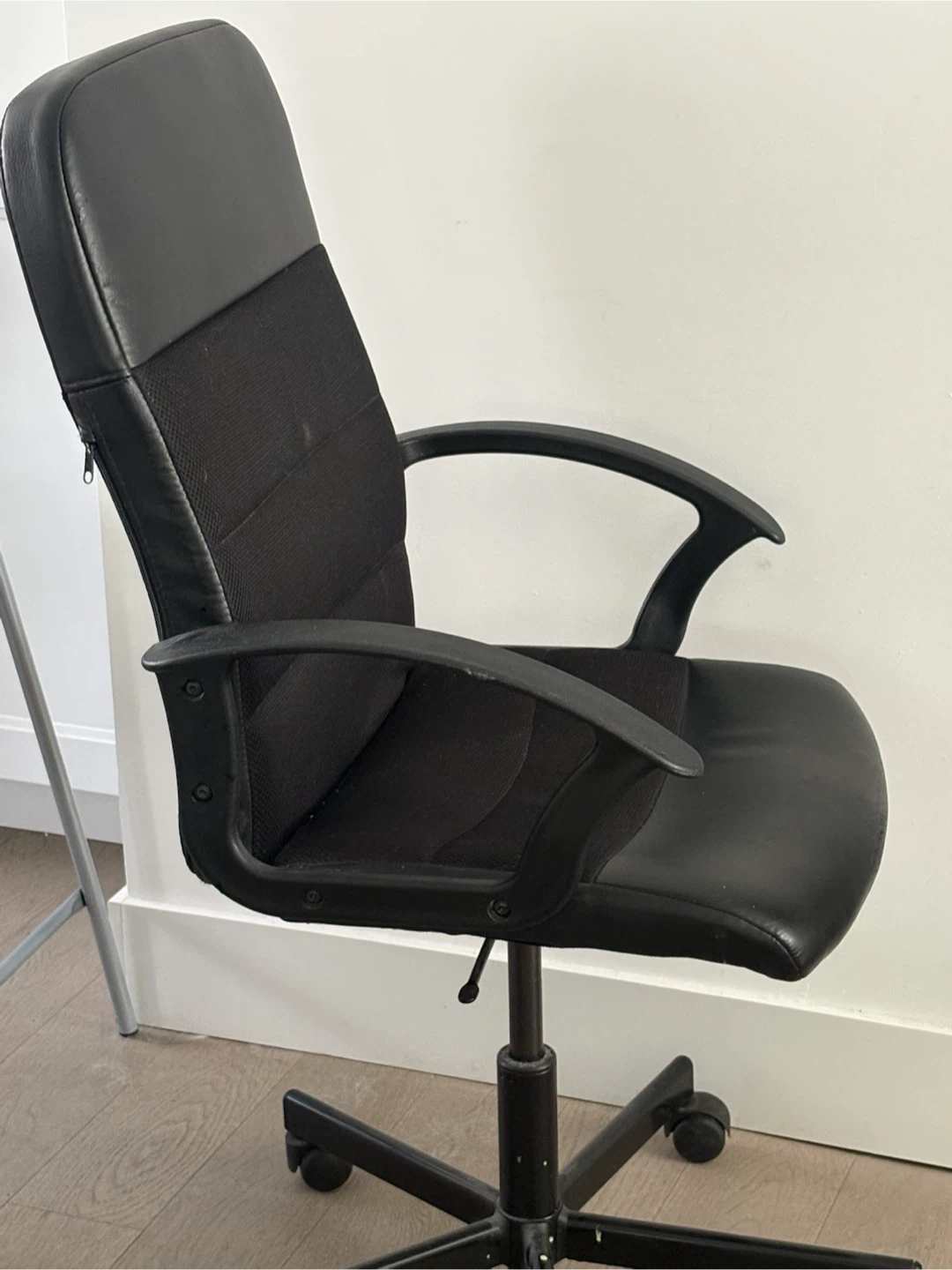 Black Office Chair - photo 2