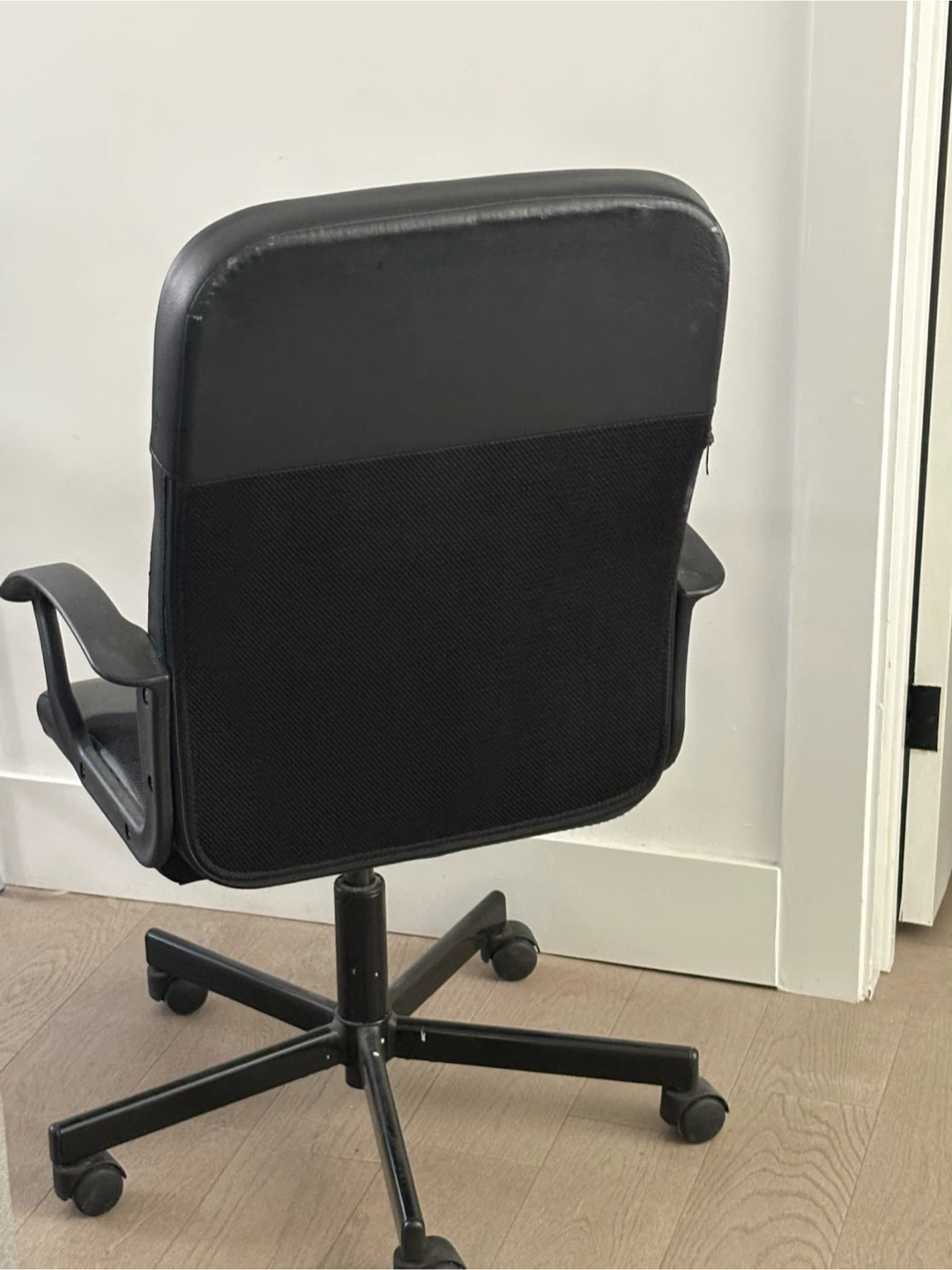 Black Office Chair - photo 3