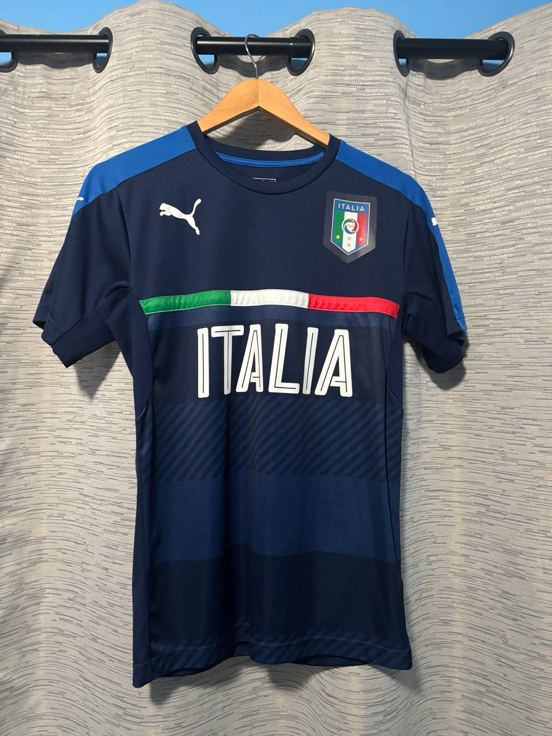 Puma Italia Soccer Jersey - Men’s Small - photo 2