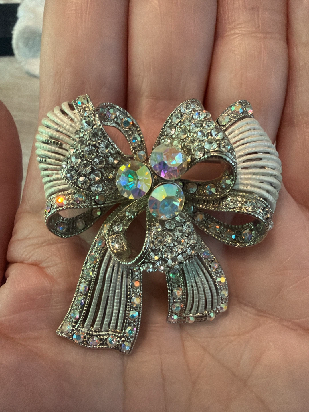 Rhinestone Bow Brooch Pin - photo 3