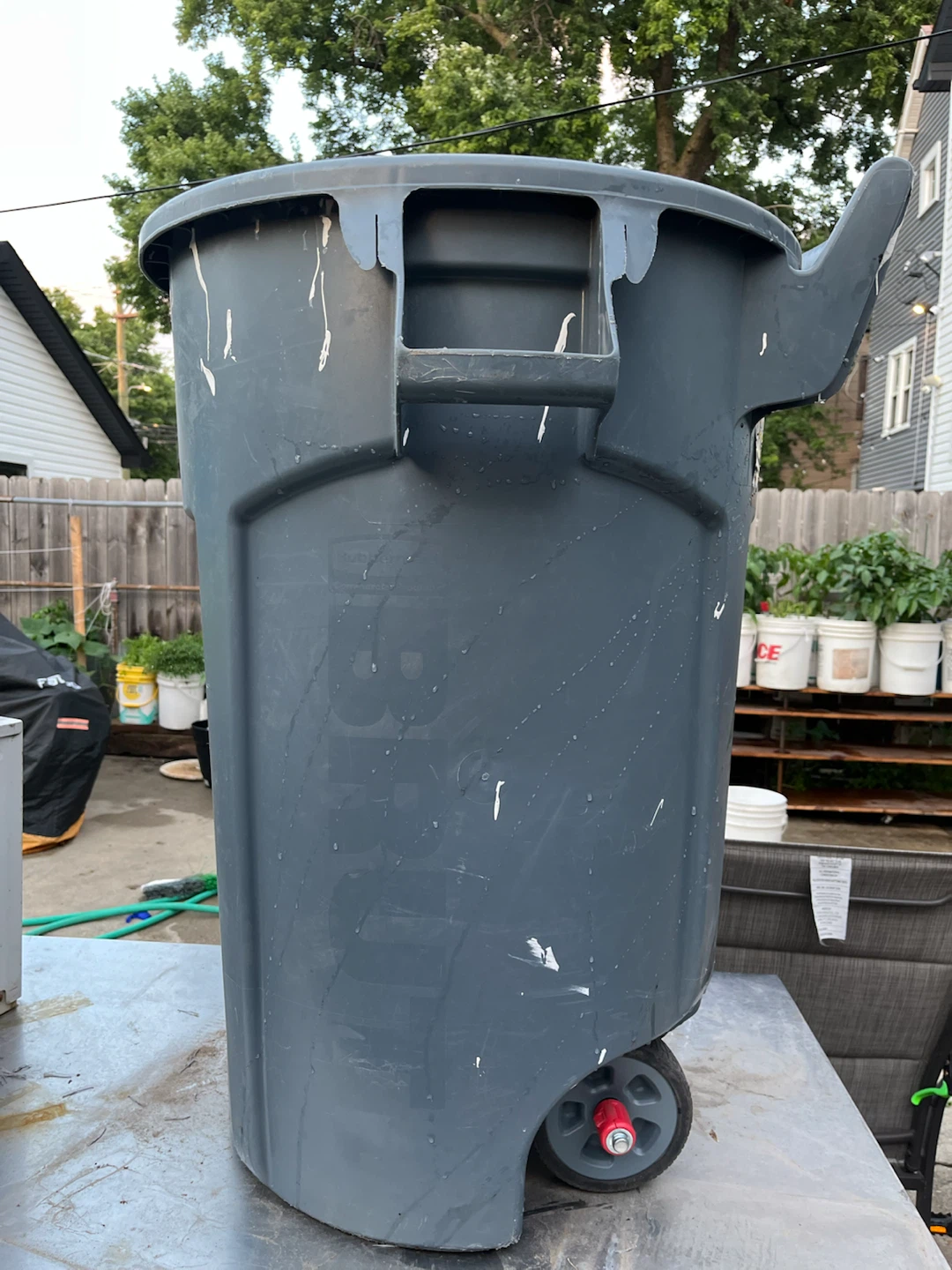 Rubbermaid Brute 44 Gallon Wheeled Trash Can - photo 2