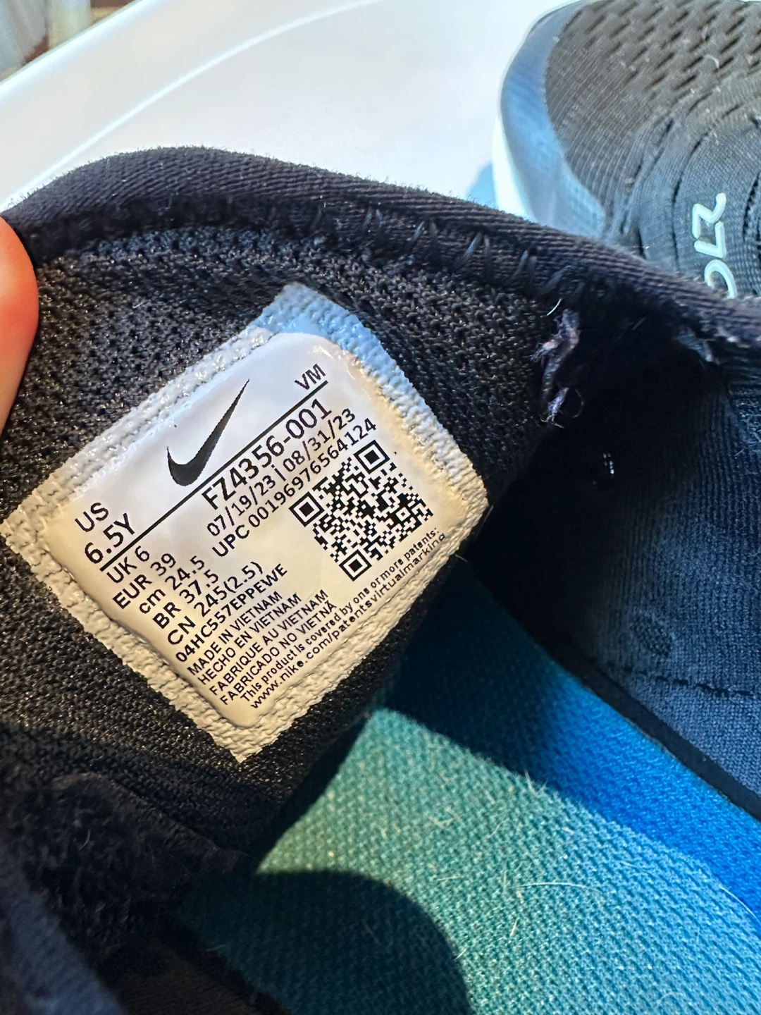 Nike Air Max 270 Youth Running Shoes - photo 5