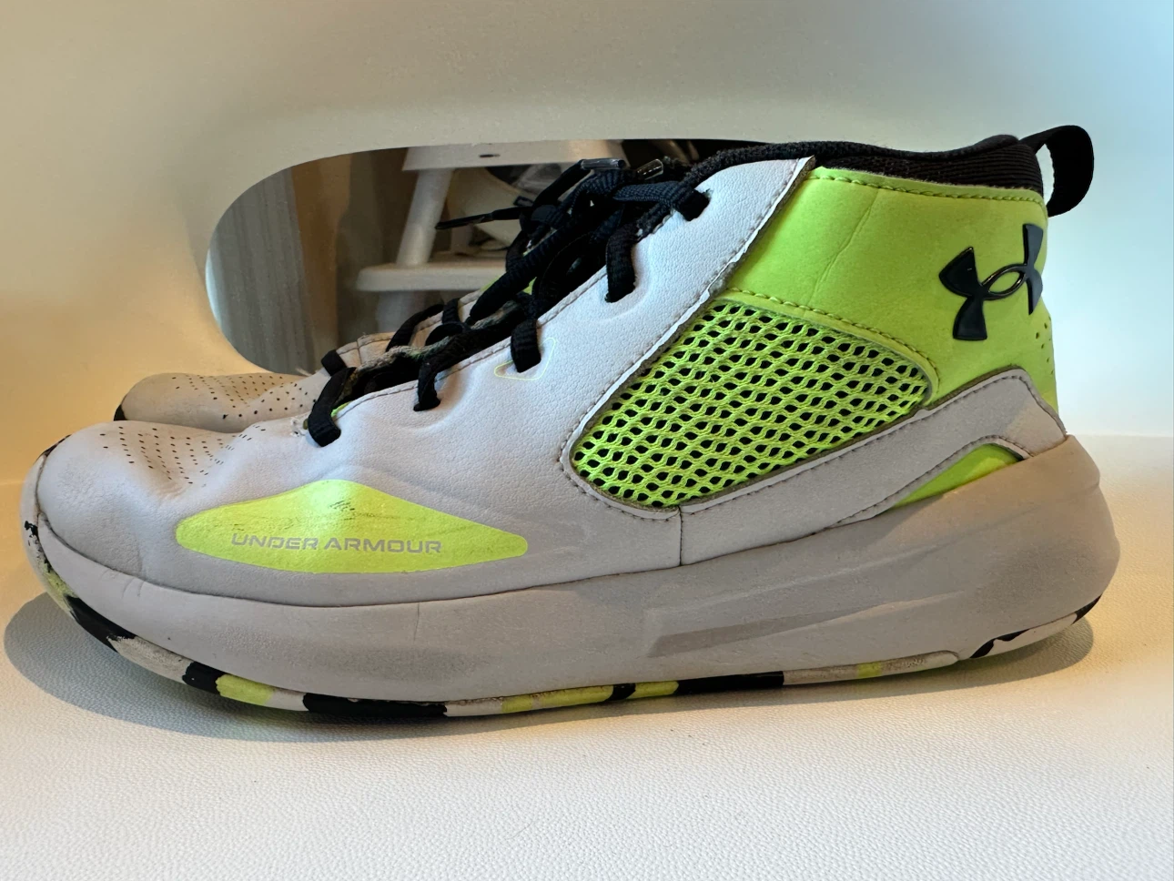 Under Armour Youth Shoes Size 6Y