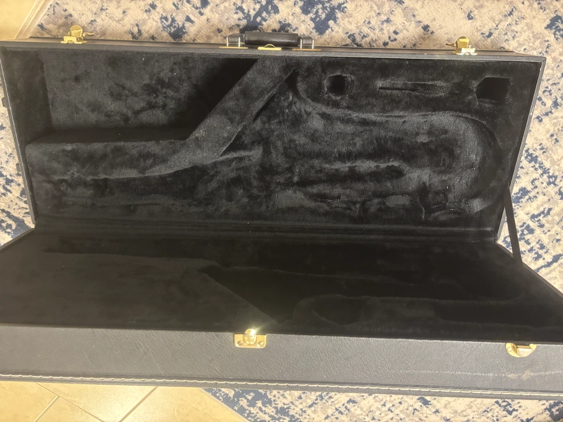 Black hard-shell tenor saxophone case - photo 3